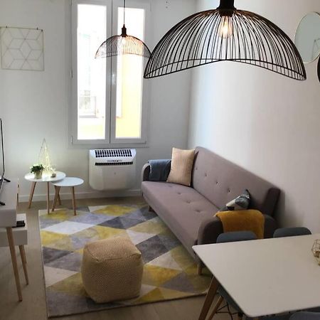 Appartement 2 chambres refait à neuf, climatisé, à 2 min de la mer Niza Exterior foto