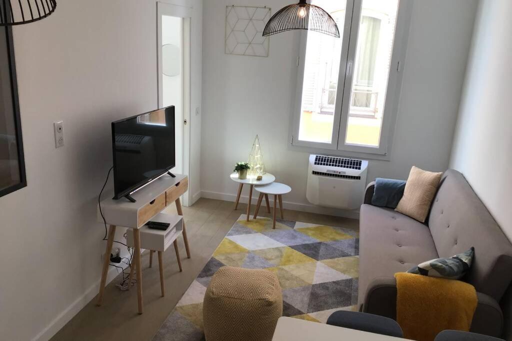 Appartement 2 chambres refait à neuf, climatisé, à 2 min de la mer Niza Exterior foto