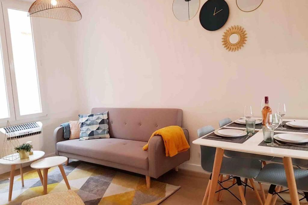 Appartement 2 chambres refait à neuf, climatisé, à 2 min de la mer Niza Exterior foto